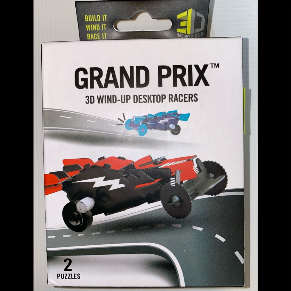 2 puzzles mini racers Grand Prix model